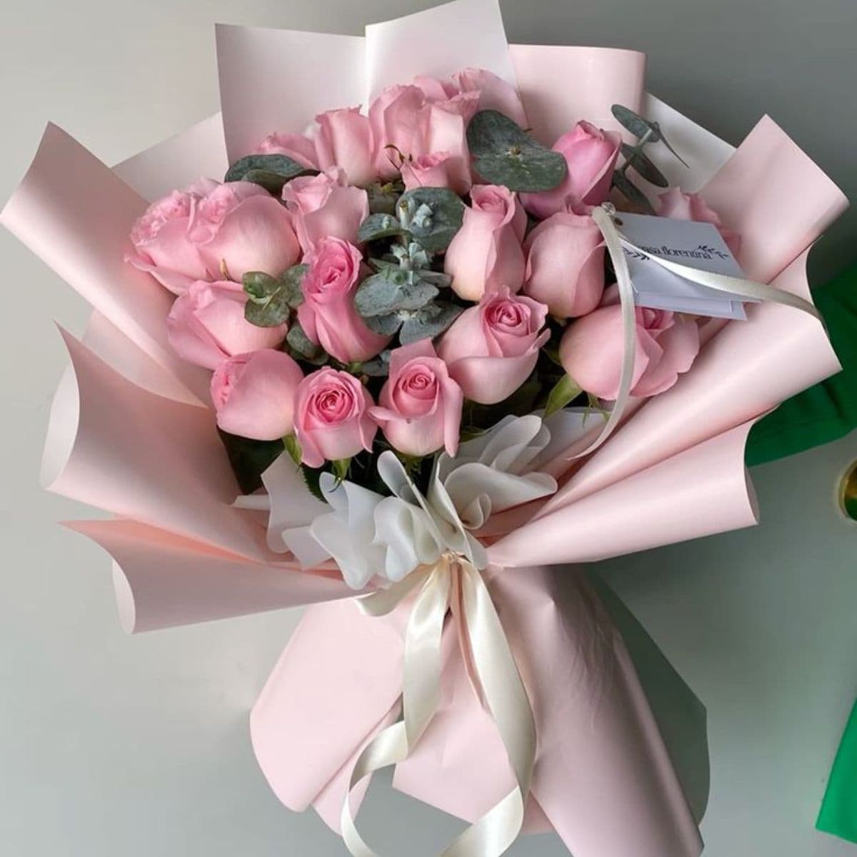 20 Pastel Pink Roses with Ruscus