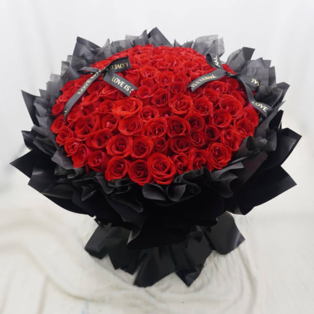 Royal Love – 100 Red Roses Bouquet