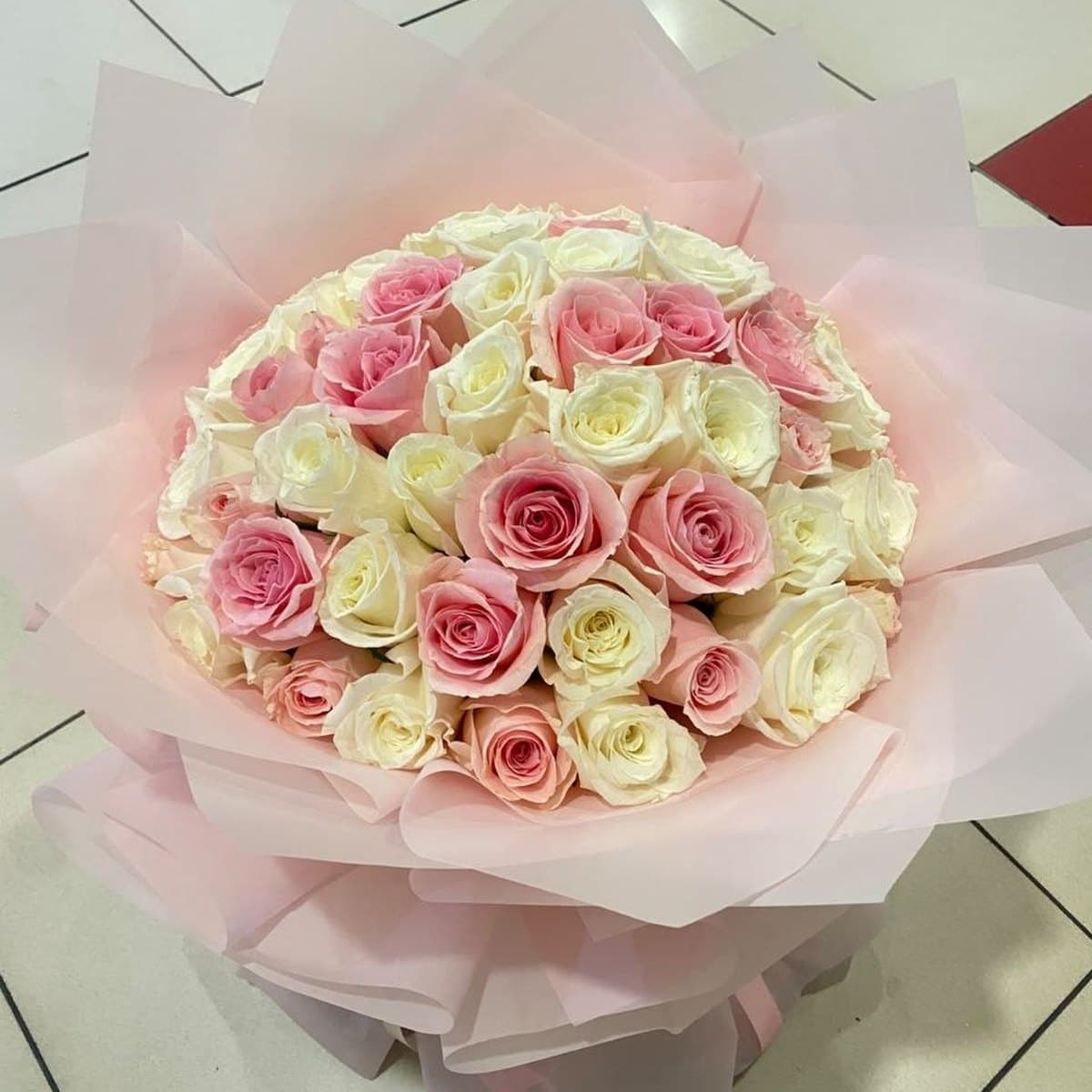 Blush & Ivory Dream – 50 Roses